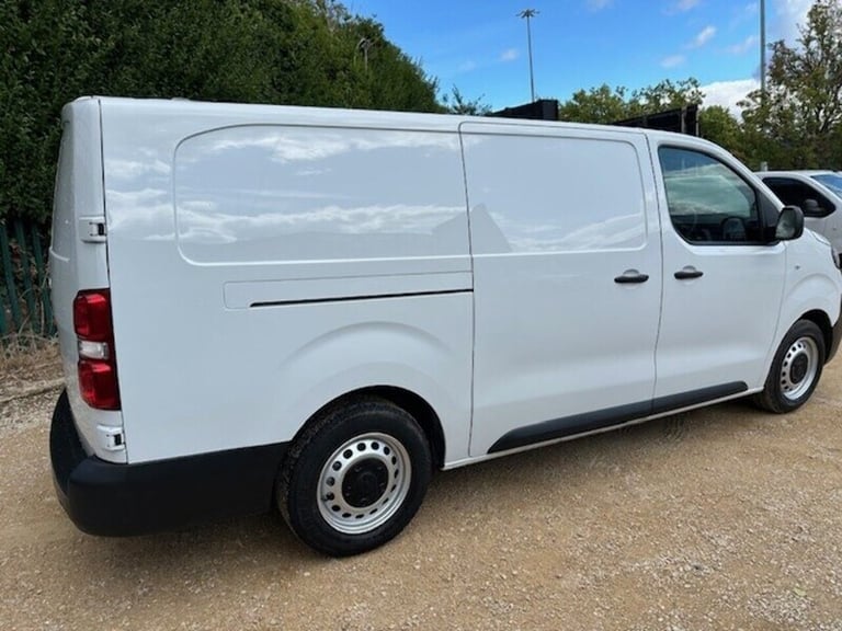 2022 Vauxhall Vivaro 2900 1.5TD DYNAMIC LWB L2 100PS Medium Van Diesel Manual