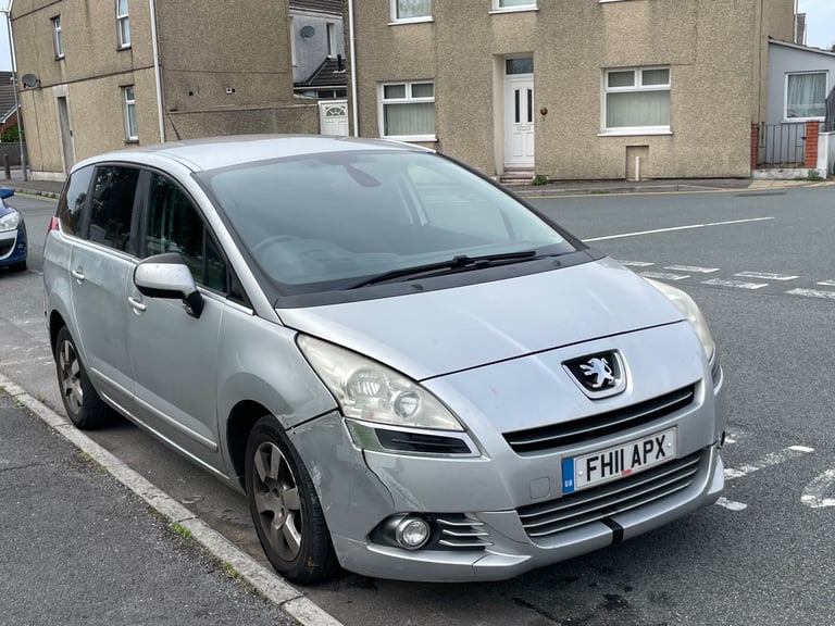 Peugeot, 5008, MPV, 2011, Semi-Auto, 1560 (cc),5 doors - Image 2