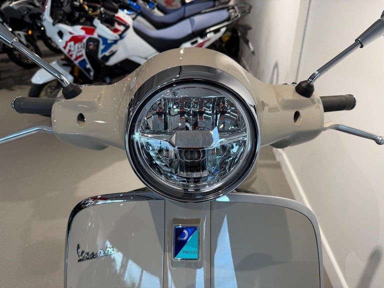 2024 VESPA GTS 300 HPE, '24 Plate with 967 miles