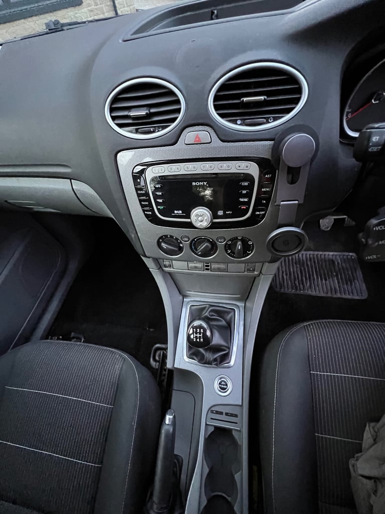 2010 Ford Focus 1.6 Titanium 5dr HATCHBACK Petrol Manual