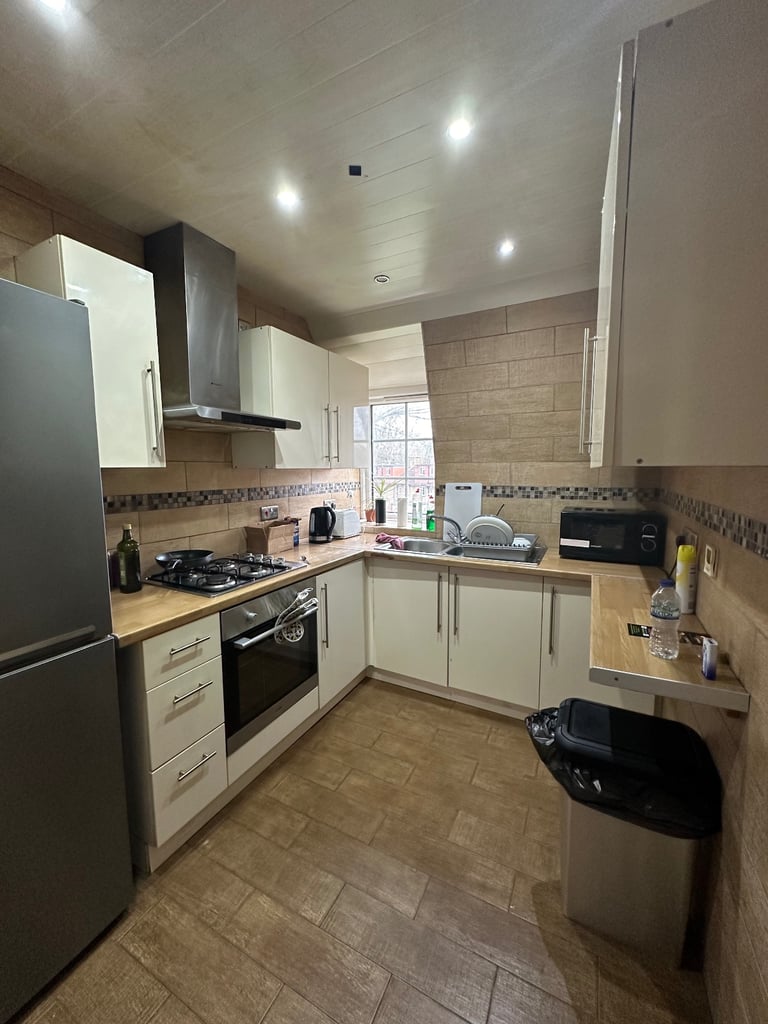 Single room to rent in Morden near underground 