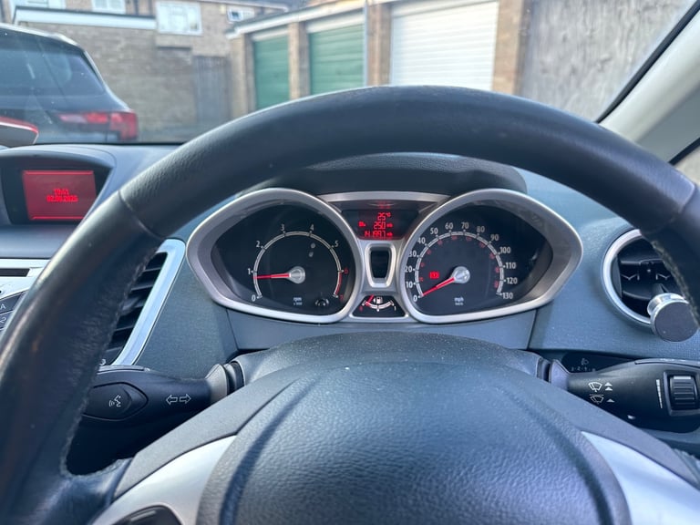 2009 Ford Fiesta 1.4 Zetec 5dr HATCHBACK Petrol Manual