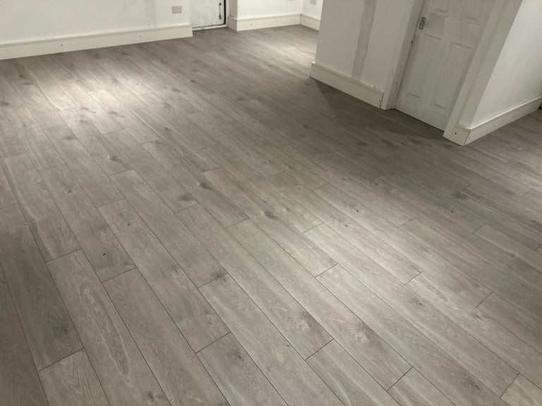 Laminate Herringbone Vinyl LVT Flooring Furniture Assembly Paint Wallpaper Wall Panelling 