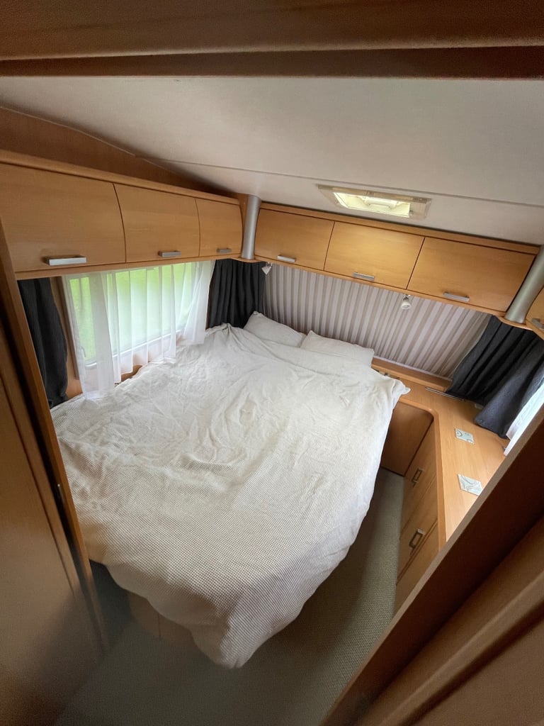 Tec Travel King Luxury High Spec 7 Berth Caravan, 2008 Fixed Bed & Fixed Side Bunk Beds