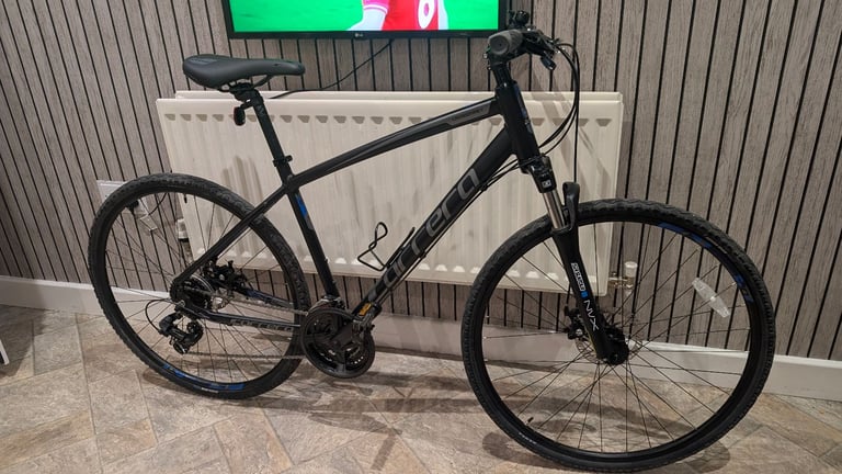 image for Carrera Crossfire 2 Mens Hybrid Bike - Black, Medium 19 inch - Practically new RRP £385