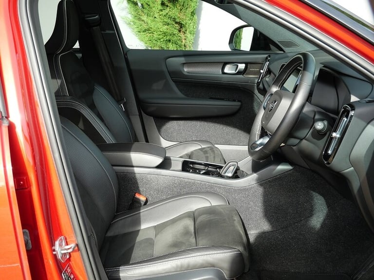 2020 Volvo XC40 1.5h T5 Twin Engine Recharge 10.7kWh R-Design Pro SUV 5dr Petrol Plug-in Hy SUV H...