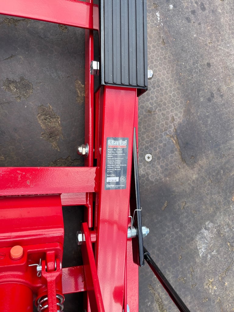 Motorcycle hydraulic lift