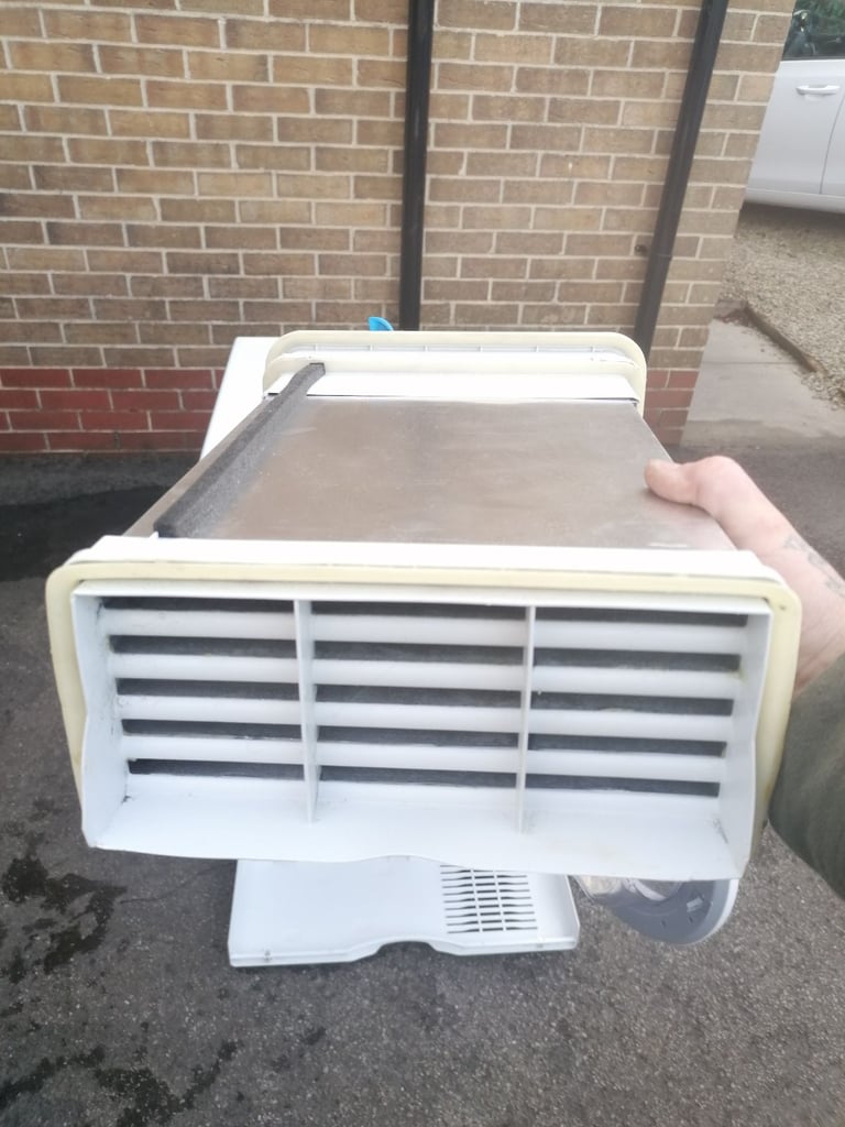 TUMBLE DRYER CONDENSER TUMBLE DRYER LARGE 8 KILOGRAM DRUM CAPACITY INDESIT CAN DELIVER £160