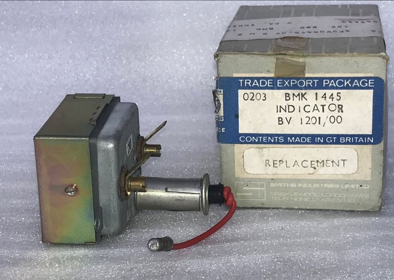 BMC/BRITISH LEYLAND. SQUARE, BATTERY CHARGE INDICATOR FOR 12 VOLT SYSTEM