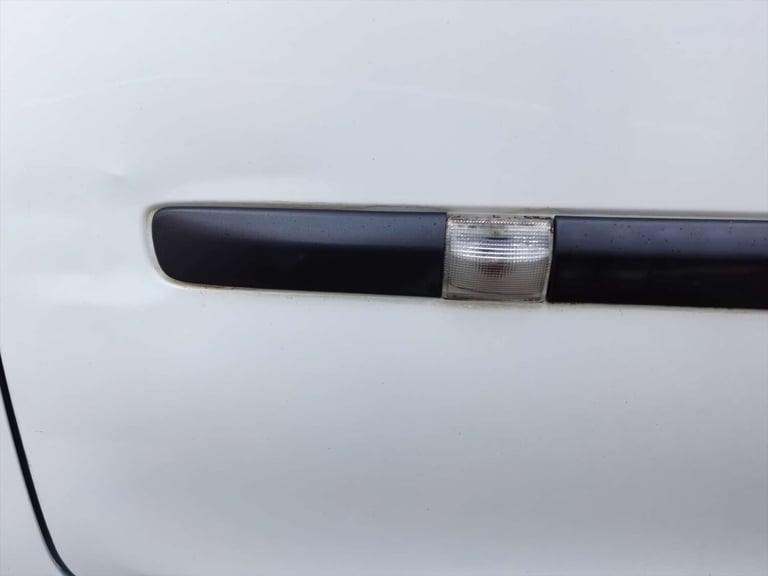 2009 Renault Clio 1.1 Clio Expression 16v 5dr Hatchback Petrol Manual