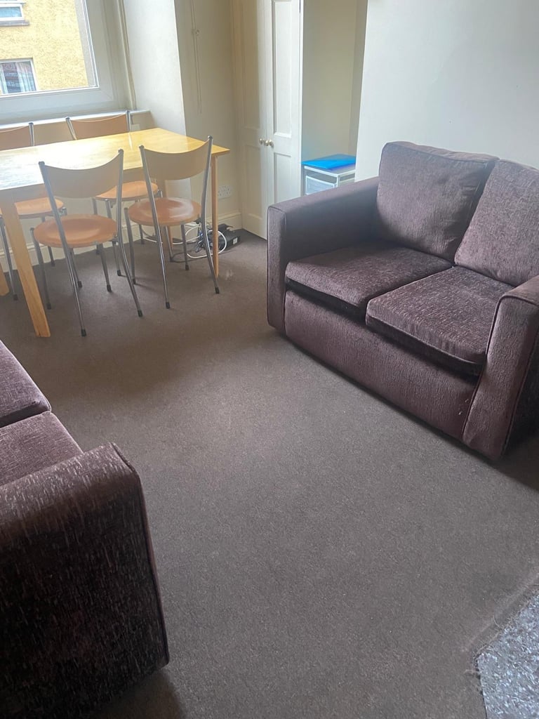 Two Bedroom flat in Glen Street Edinburgh 