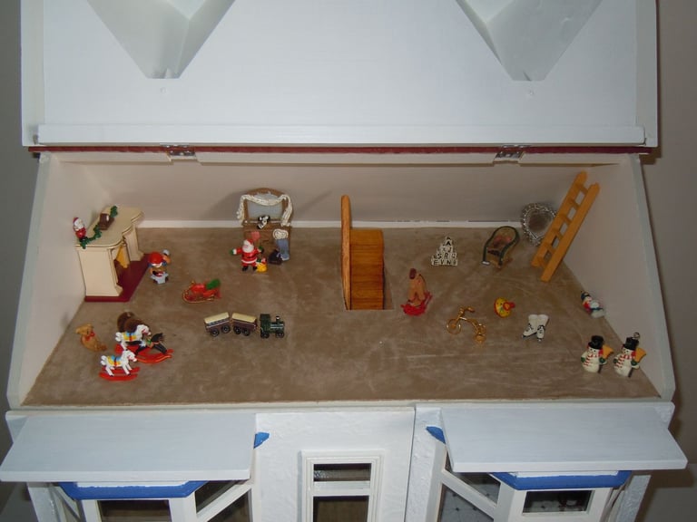 Dolls House complete with Furniture,Figures,Toys,Crockery,Pans,Xmas decorations and Accessories