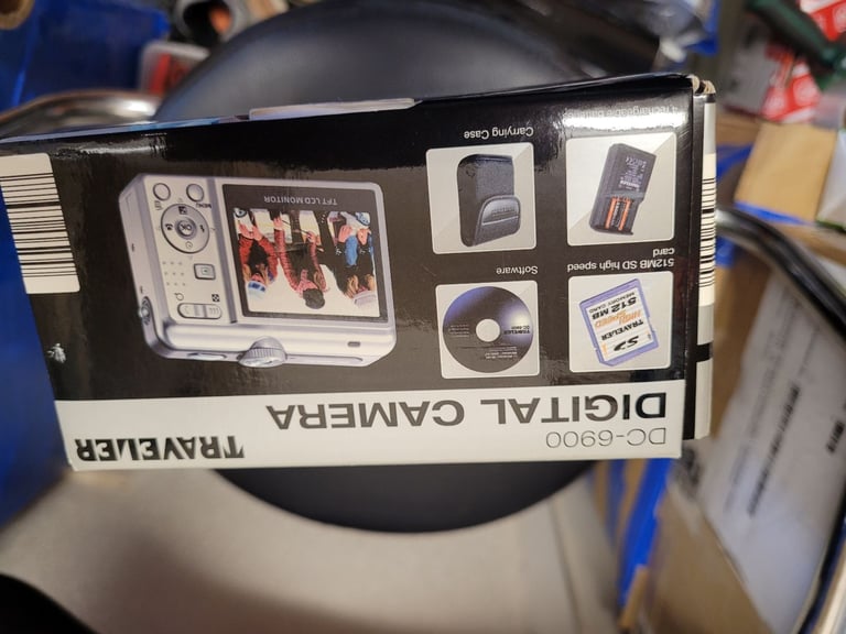 Traveler DC-6900 Digital Camera 