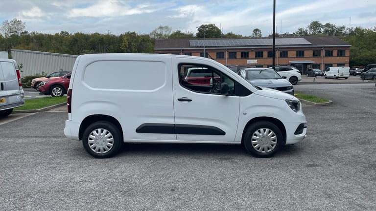 2022 Vauxhall Combo 2300 1.5 Turbo D 100ps H1 Sportive Van PANEL VAN DIESEL Manual