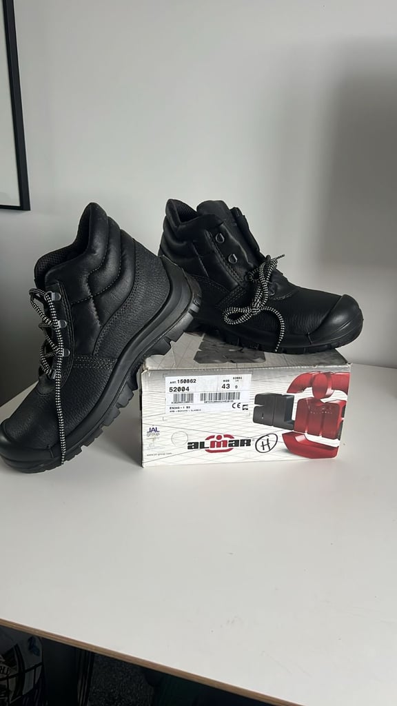 image for ALMAR - Safety Boots (UK 9)
