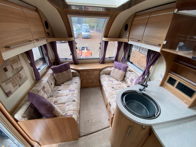 BAILEY UNICORN VIGO - 2014 - ISLAND BED - 4 BERTH - MOVER - PRISTINE 