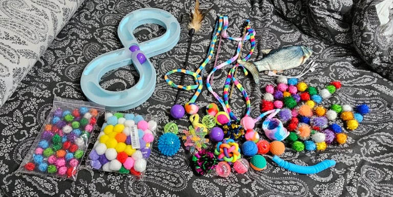Extra Large Bundle Of Cat/Kitten Toys 