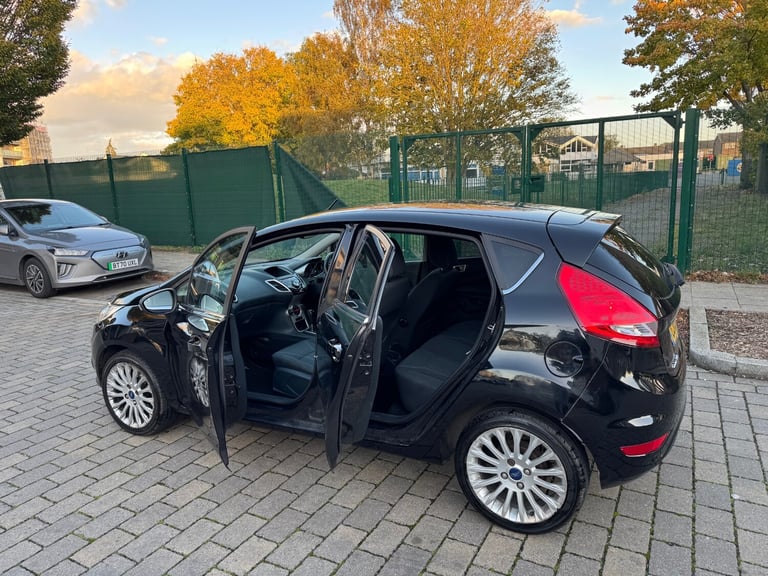 2012 Ford Fiesta 1.4 Titanium 5dr Auto HATCHBACK Petrol Automatic