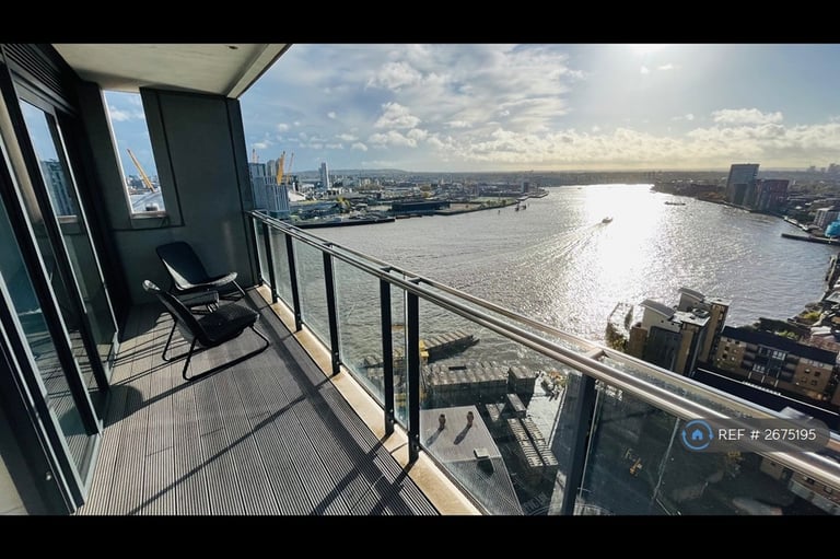 1 bedroom flat in Horizons Tower, London, E14 (1 bed) (#2675195)