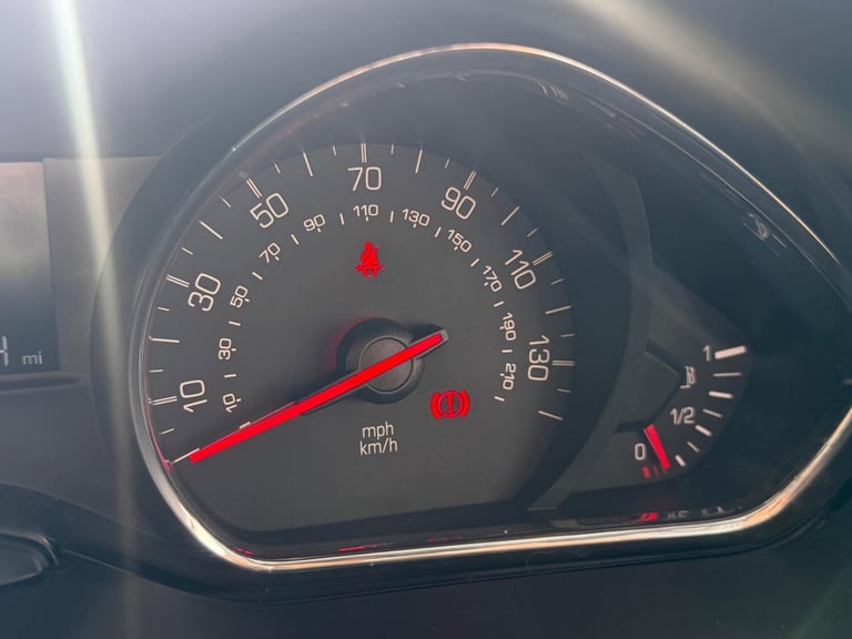 2015 Peugeot 208 1.2 VTi PureTech Active Euro 6 5dr HATCHBACK Petrol Manual