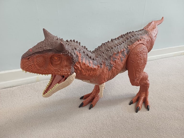 Jurassic World Super Colossal Carnotaurus Toro / EXCELLENT CONDITION
