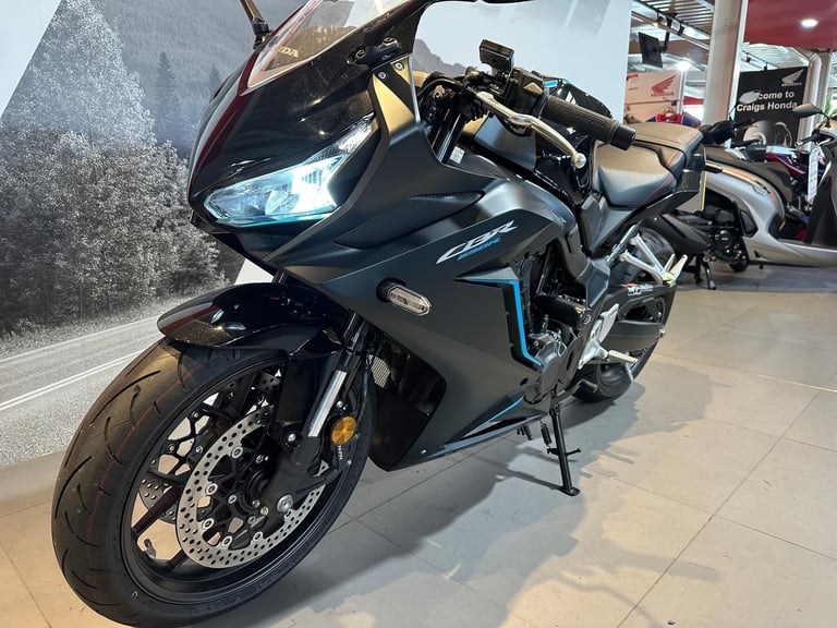 Honda CBR 650 R 2023 with only 988 miles 