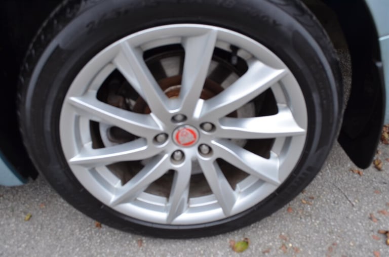 2012 Jaguar XF 2.2d Premium Luxury 4dr Auto SALOON DIESEL Automatic