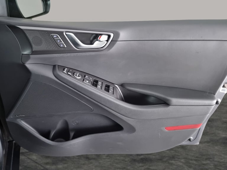 2020 Hyundai IONIQ 1.6 GDi Plug-in Hybrid Premium SE 5dr DCT HATCHBACK PETROL/ELECTRIC Automatic