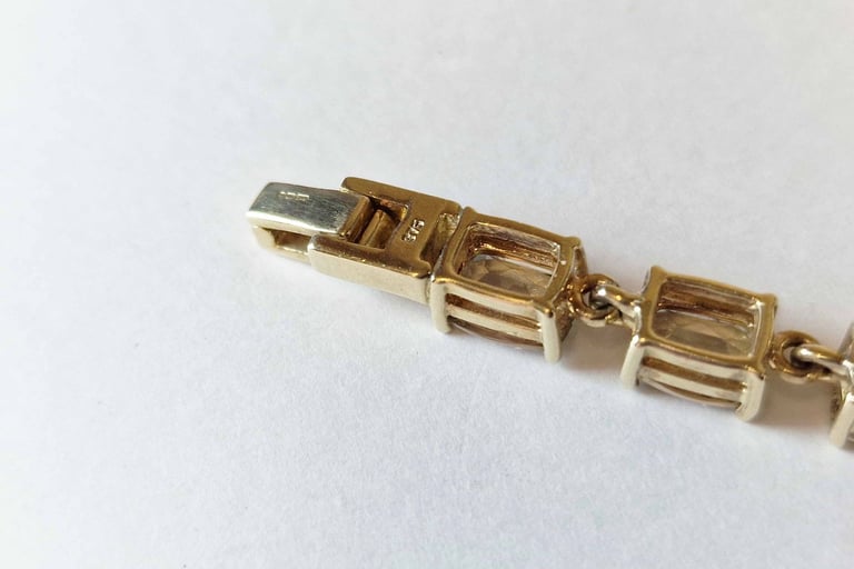 9ct Hallmarked Gold Green Sapphire Bracelet - 7.5 inches Long - Boxed - VGC