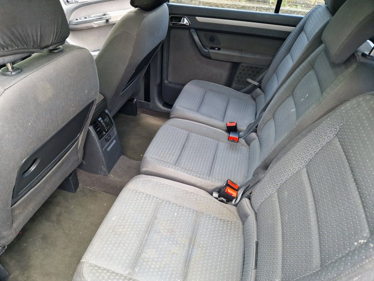 AUTO VW TOURAN 1.6 ULEZ FREE DRIVES GREAT 