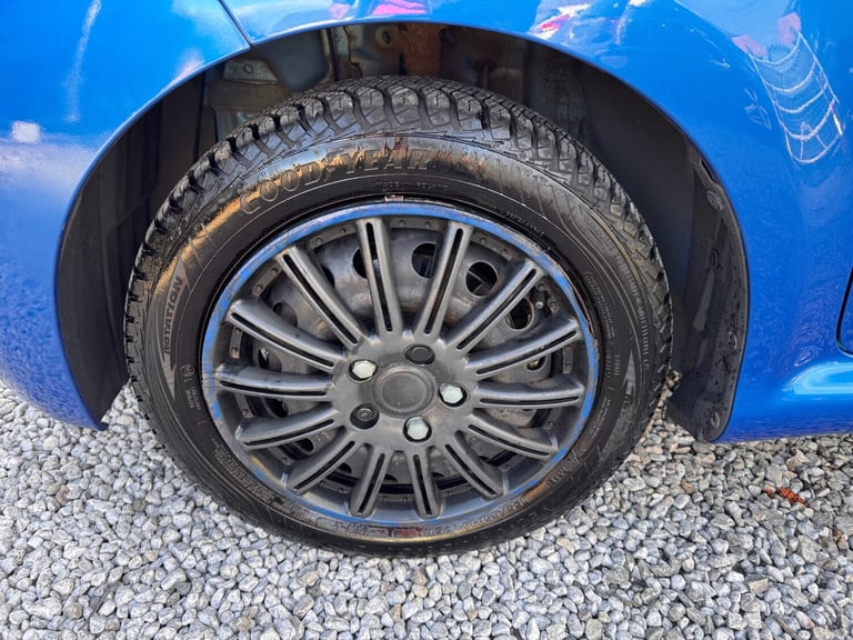 2011 Toyota AYGO 1.0 VVT-i Blue 5dr HATCHBACK Petrol Manual