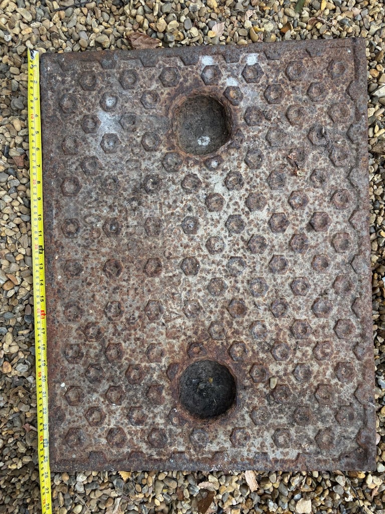 Manhole cover/inspection chamber