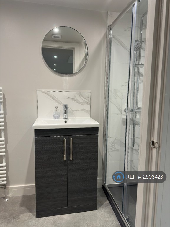 3 bedroom flat in High Street, Worksop, S80 (3 bed) (#2603428)