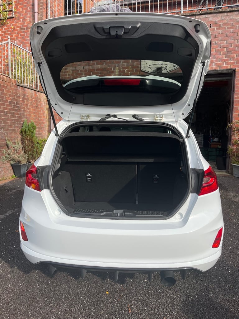 2018 1L Ford Fiesta ST Line - 3 door - White - B&O speaker system 