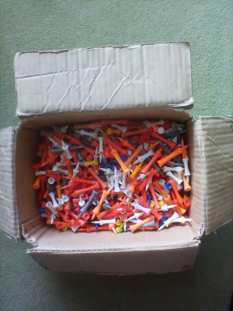 image for 1,000 Plastic castle golf tees