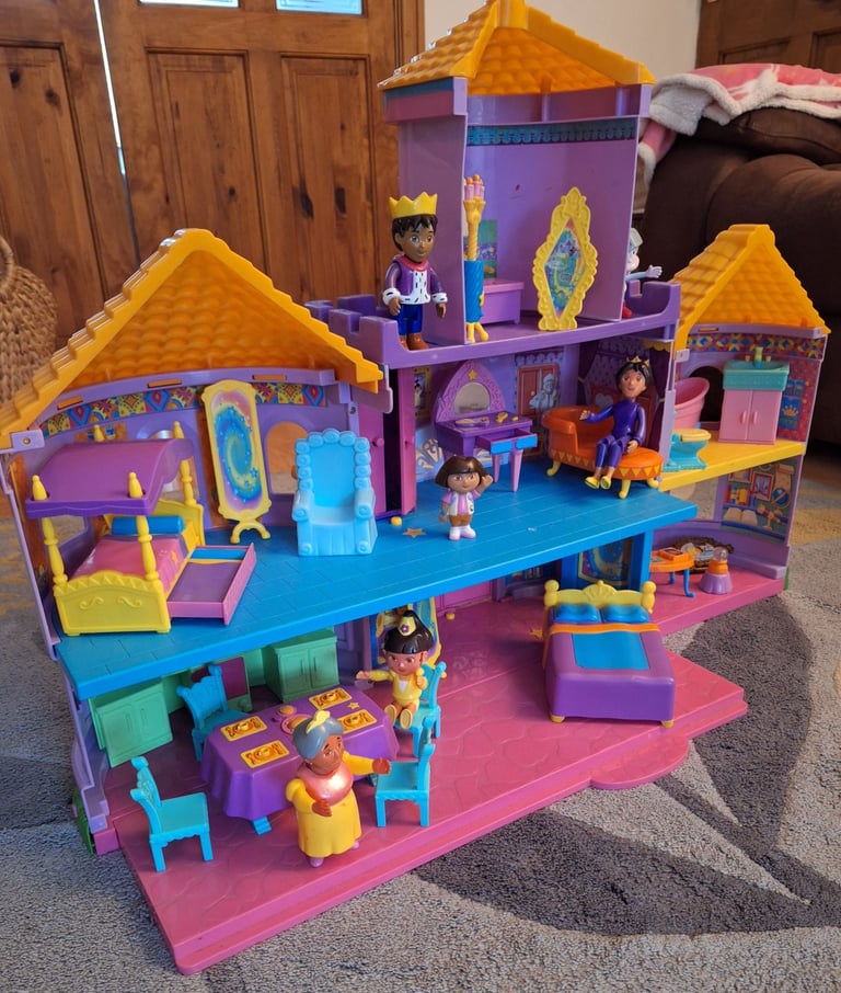 Kids play castle with furniture & people 