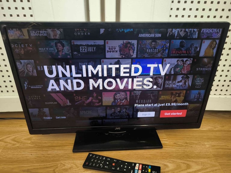 Smart TV 24" LED Wifi HDMI USB Freeview