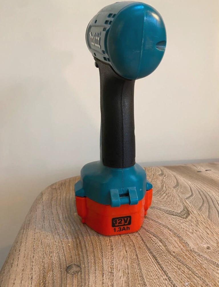 Makita drill 6270D, batteries, charger and case