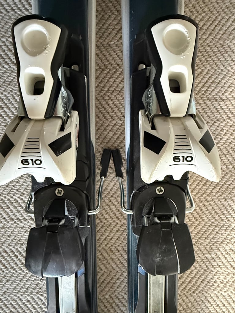 Ladies Salomon Skis