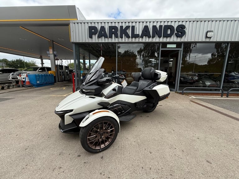 2025 Can-Am Spyder RT Sea to Sky1330cc 6 speed semi auto trike White