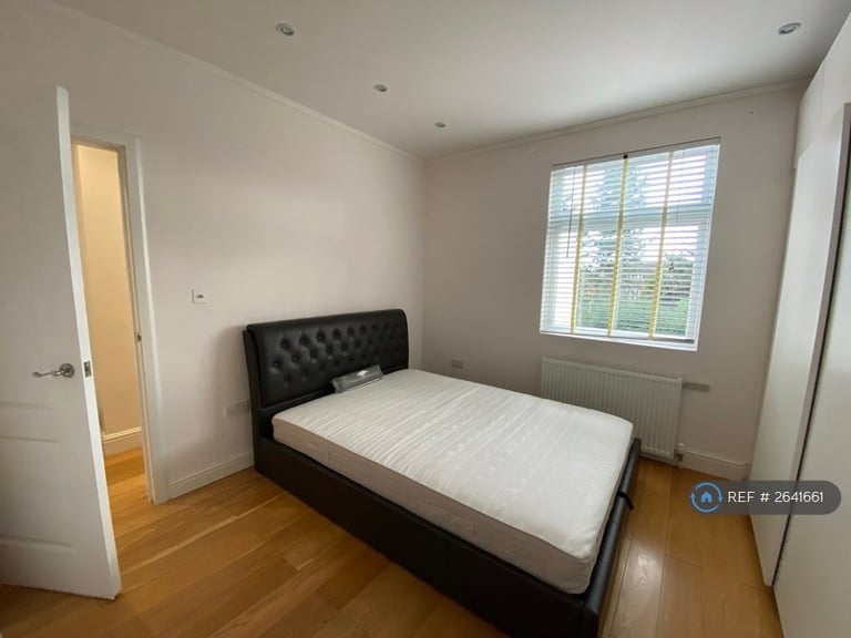 3 bedroom flat in Egerton Gardens, London, NW4 (3 bed) (#2641661)