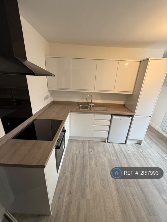 1 bedroom flat in George Street, Weston-Super-Mare, BS23 (1 bed) (#2157993)