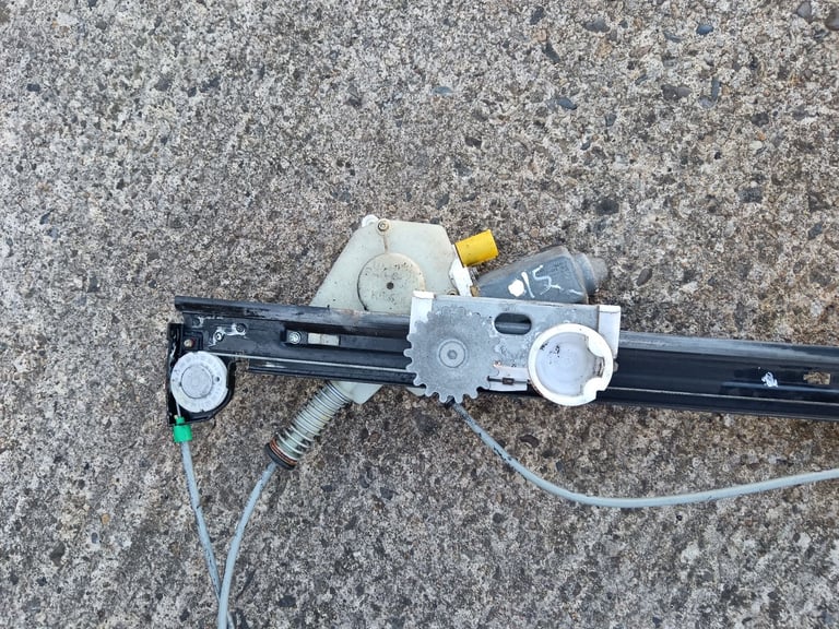 Mini R50 drivers side window motor and mechanism, good working condition 