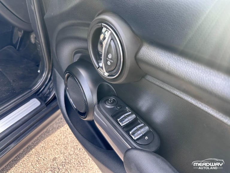 2020 MINI Hatch 1.5 Cooper Classic Euro 6 (s/s) 5dr HATCHBACK Petrol Manual
