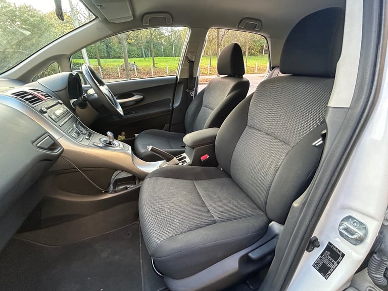 2011 Toyota, AURIS 1.8 hybrid, drives perfect, excellent condition,long mot 