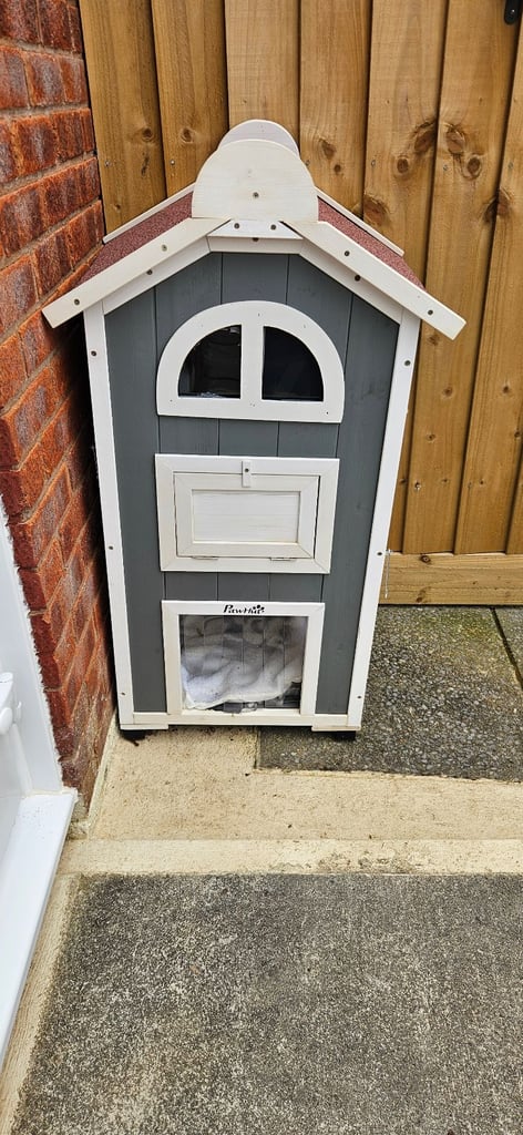 Outdoor pet house 