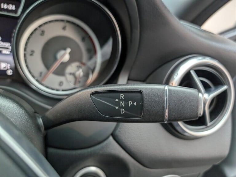  Mercedes-Benz A-Class 2.1 GLA220d AMG Line (Premium) SUV 5dr Diesel 7G-DCT 4MATIC Euro 6 (s/s) (...