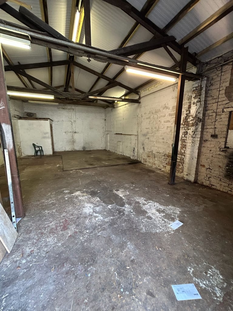 Commercial Garage/workshop/storage Unit 725 sq. ft.