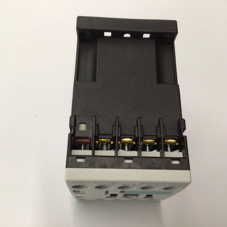 Siemens Contactor 3RT1016-1AF02, 110V Coil, 3NO Contacts + 1NC Aux, New, Boxed. ML Furnaces Spares