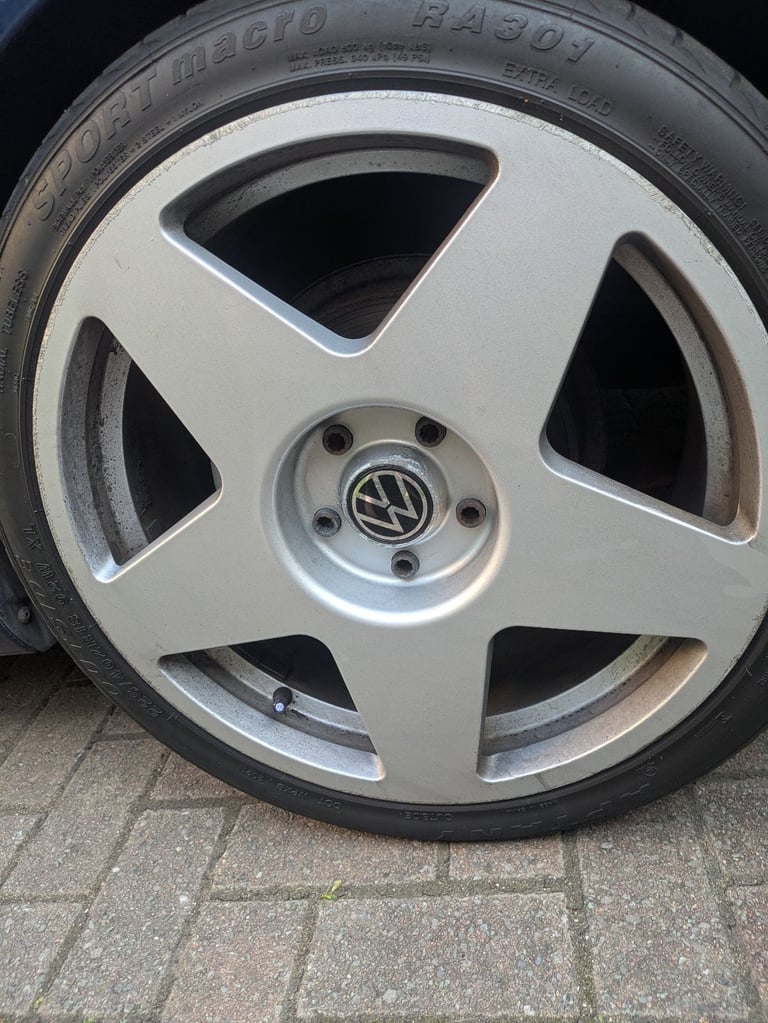 Bola alloys and tyres